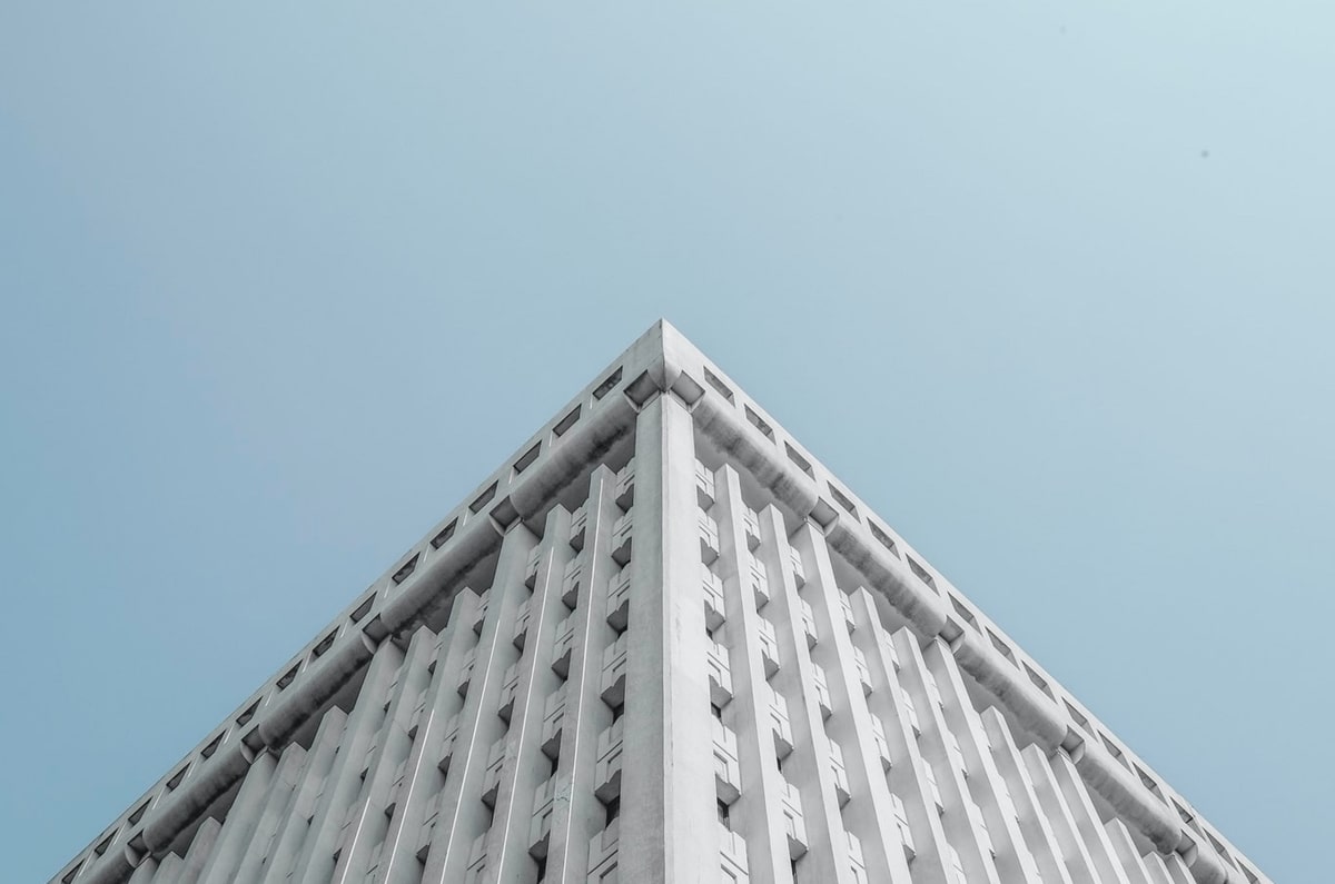 巴西杯前双方球迷发生冲突,据悉有一人头部中弹不幸身亡