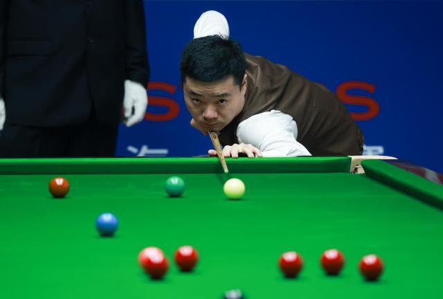 球探体育-丁俊晖赛季首秀遭罗伯逊逆转 止步上海大师赛16强