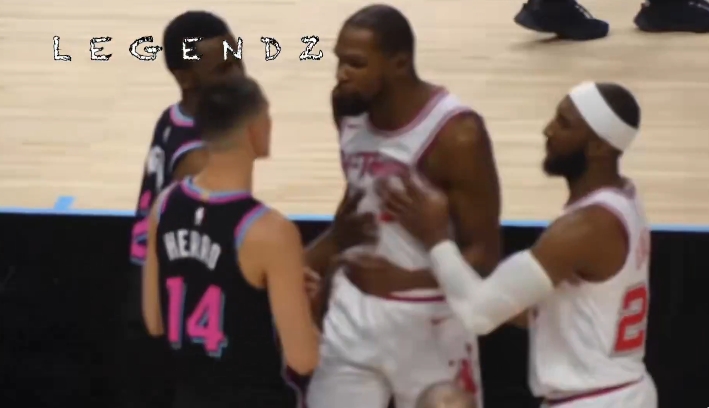 比分直播-斗嘴全貌 KD：包夹我就别喷垃圾话 你个娘炮！希罗：闭上你的臭嘴