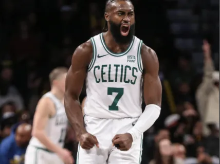 比分直播-队史第16位！杰伦-布朗职业生涯首次单赛季得分突破2000分